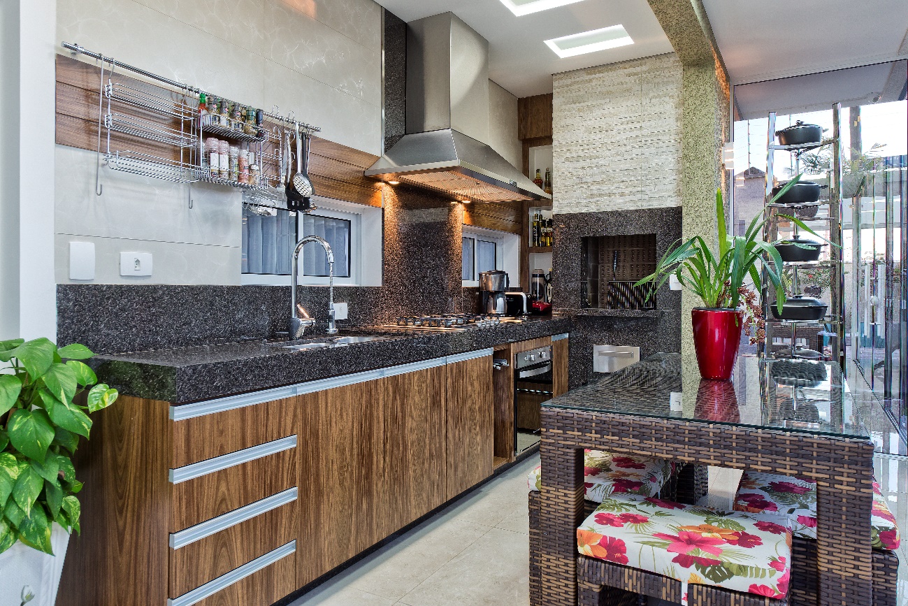 Kitchen with Imperial Coffee granite.